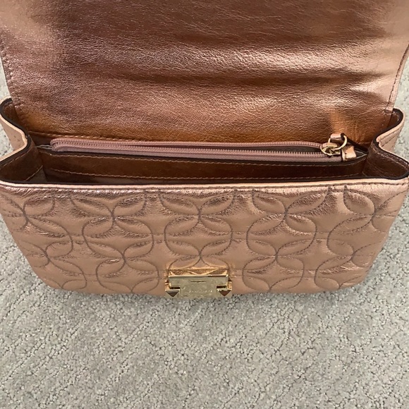 [Michael Kors] Rose Gold Quilted Handbag - Picture 3 of 8